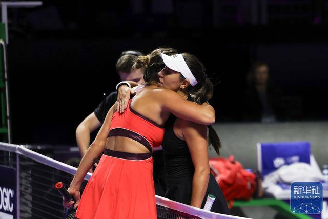 网球丨WTA年终总决赛：萨巴伦卡胜佩古拉