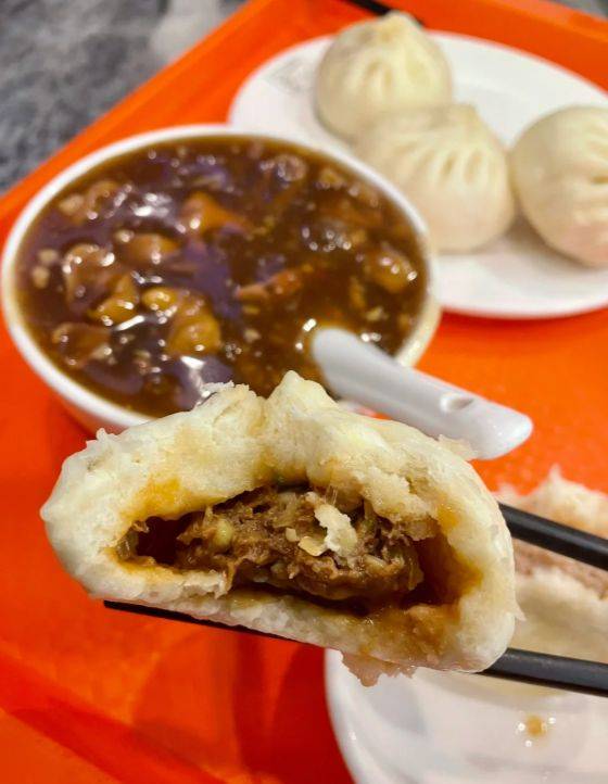 麻将胡了-北京早餐的烟火气：一碗炒肝配包子(zi)，一个糖油饼