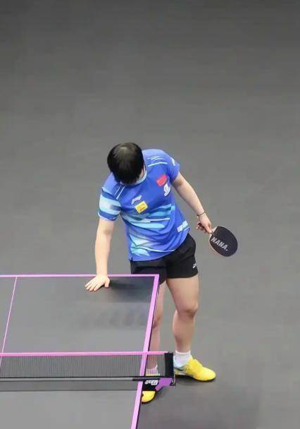麻将胡了2-乒乓球比赛运动员爲(wèi)什么要摸(mō)球台，乒乓球运动员的(de)“摸(mō)桌”玄學(xué)：汗水背后的(de)科學(xué)博弈與(yǔ)规则挑战