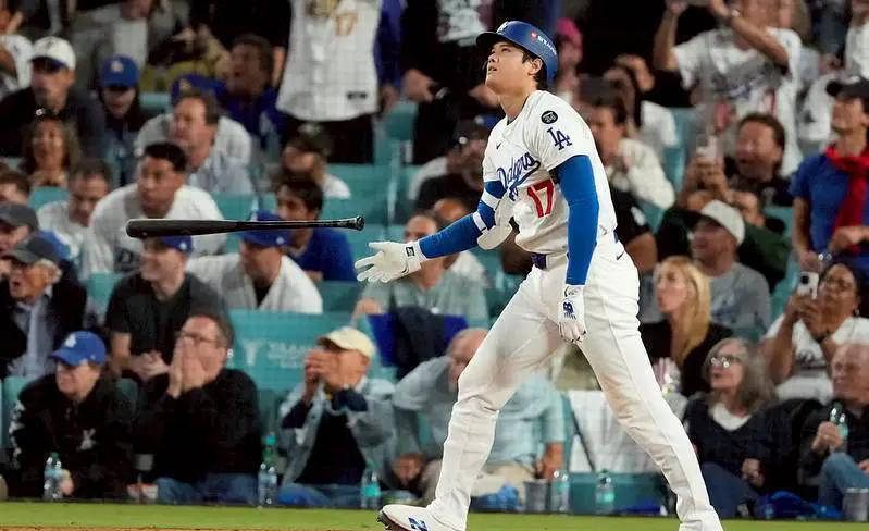 麻将胡了-詹姆(mǔ)斯盛(shèng)赞库里：篮球界(jiè)的(de)“大谷翔平(píng)”