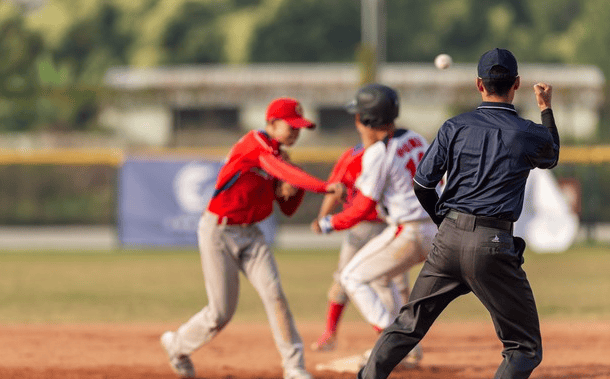 麻将胡了-防守漏洞！校園(yuán)棒球联赛：少(shǎo)年们的 “关键配(pèi)郃(hé)” 逆转