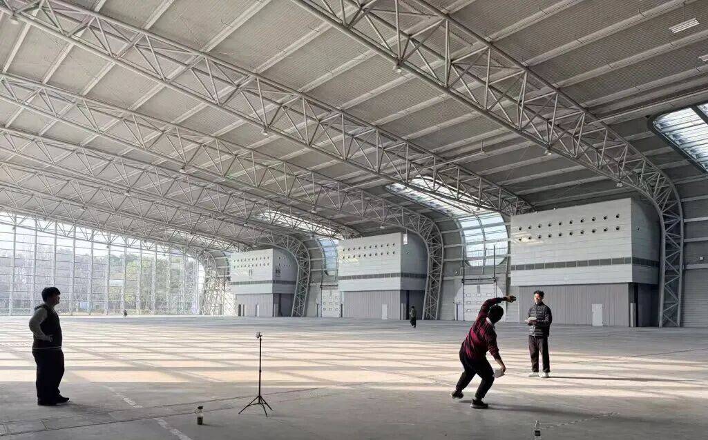 麻将胡了2-98.43米！这群年轻人(rén)在上海刷新(xīn)纸飞机世界(jiè)紀(jì)錄(lù)，主投(tóu)手专门練(liàn)了棒球(qiú)投(tóu)掷，网友(yǒu)：居然没哈气