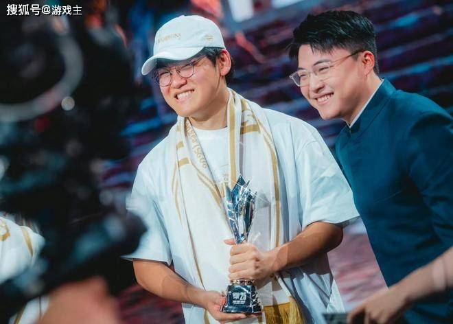 英雄联盟年度最终全球战力榜火了，LCK轻松包揽前四，TES力压BLG